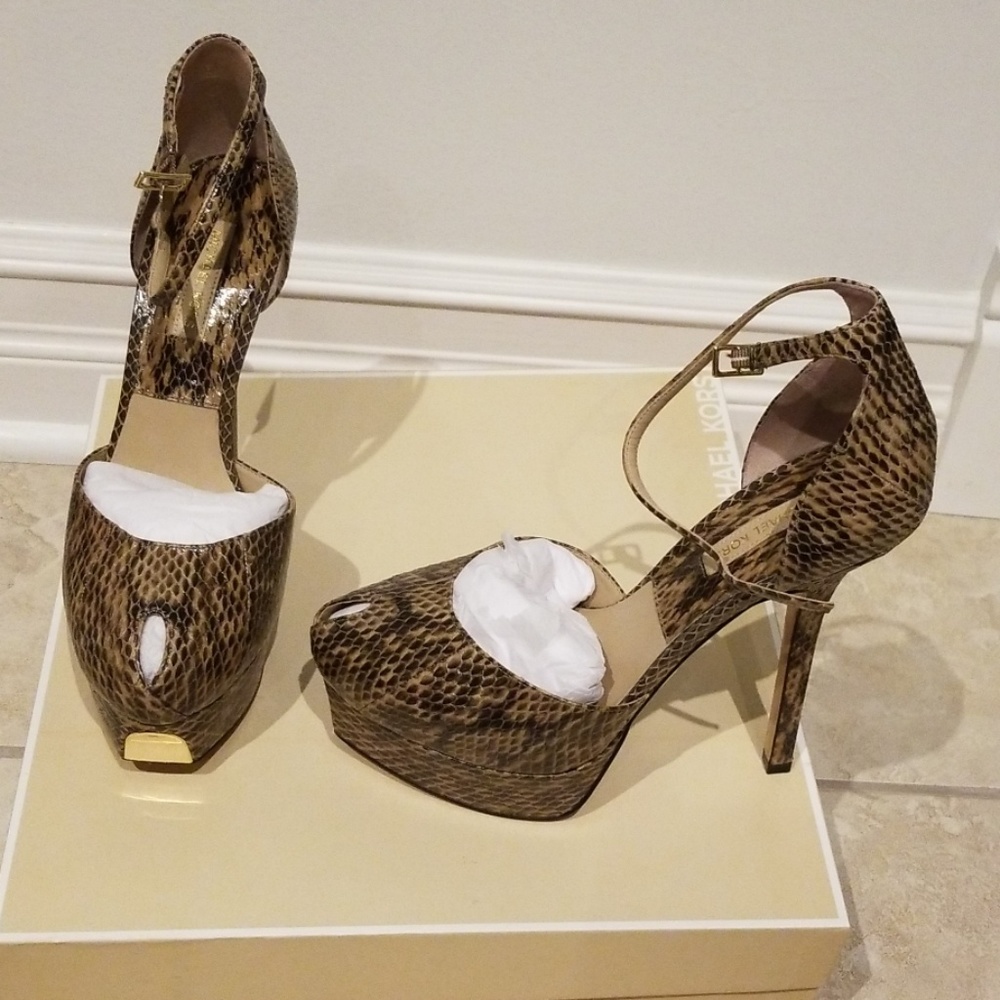 Brand New Michael Kors Snakeskin Platform Pumps
